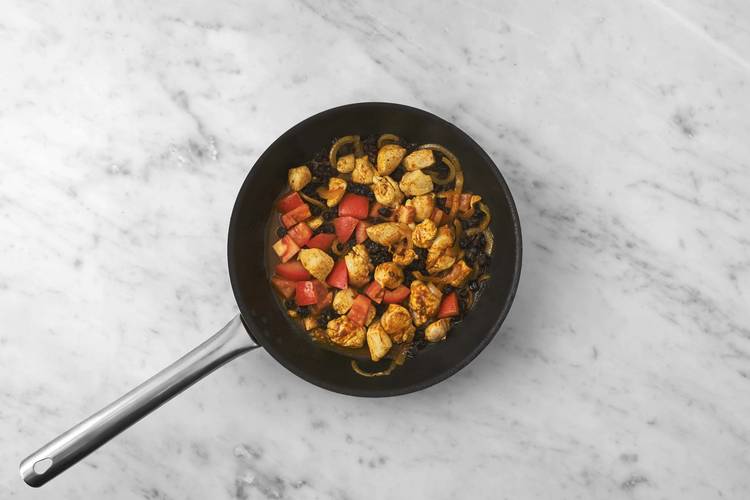 Cuire le poulet et les légumes
