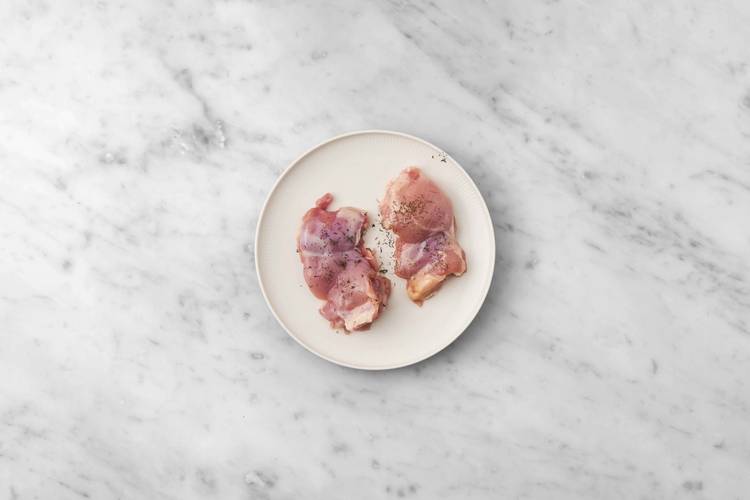 Cuire le couscous et préparer le poulet