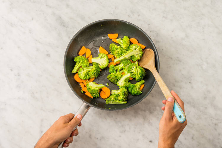 Cook the veggies & halloumi
