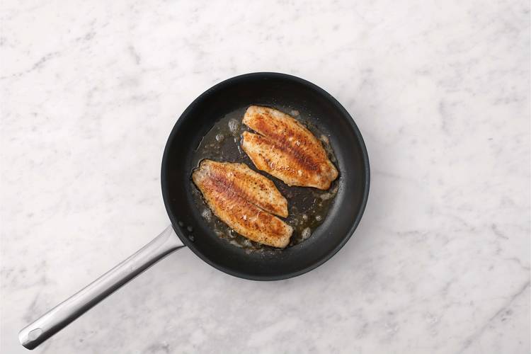 Pan-fry salmon