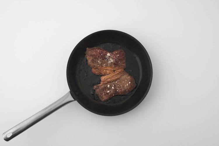 Saisir et griller le steak