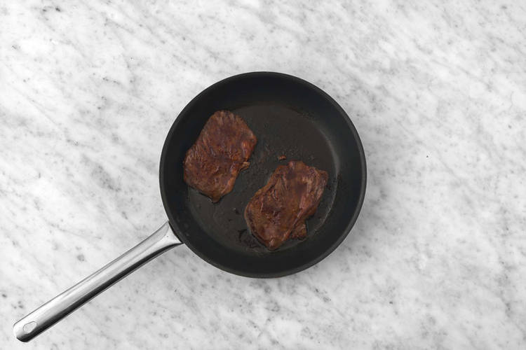 Fleisch anbraten