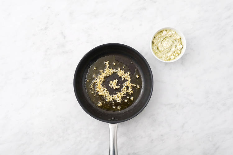 Make the fetta-pesto dressing