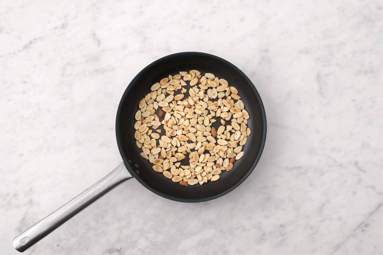 Terminer la préparation et griller les amandes