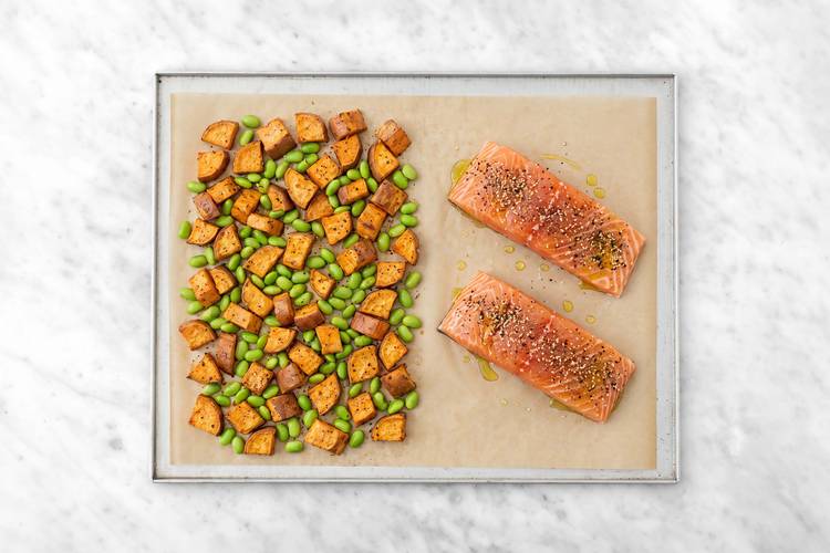 Roast salmon with veggies