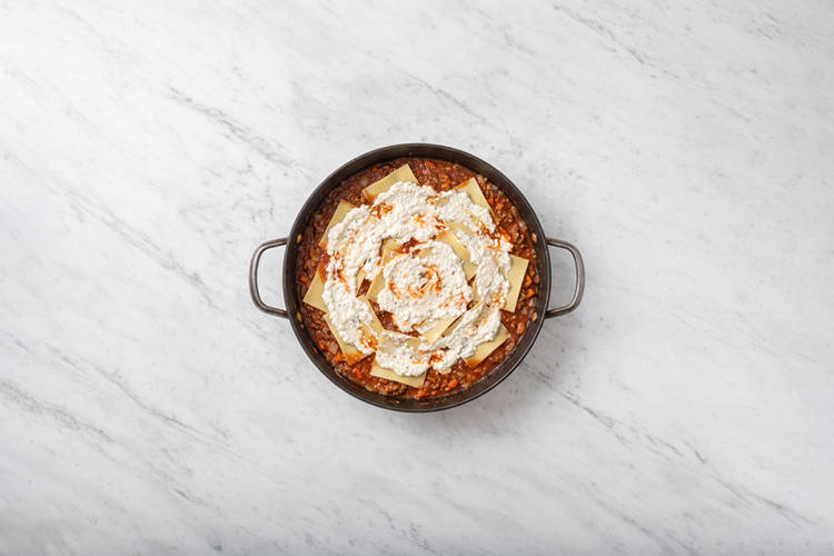 Bake the lasagne 