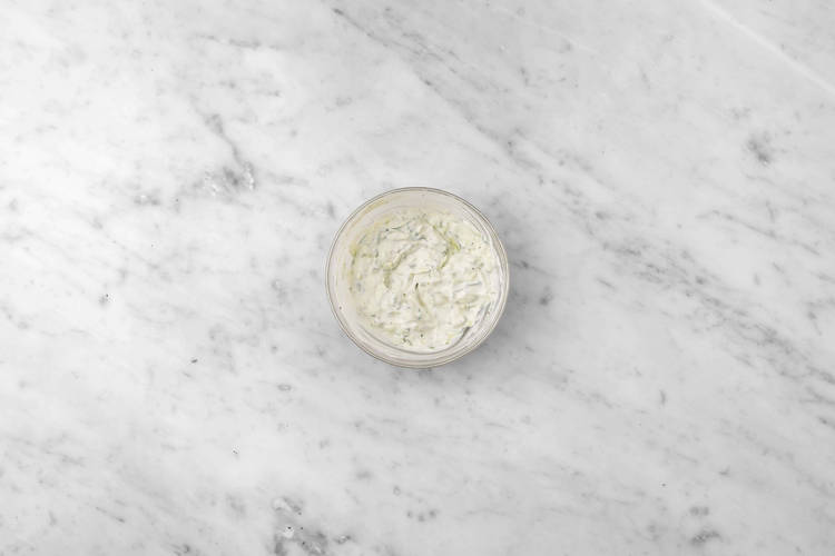 Gör tzatziki