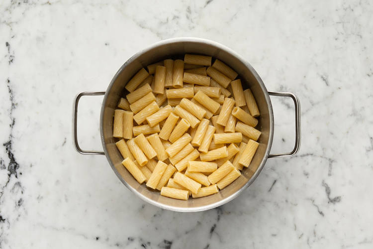 Cook rigatoni