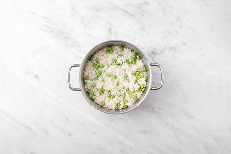 Cuire le riz et préparer
