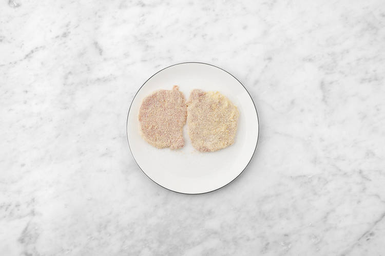 Hähnchenschnitzel panieren