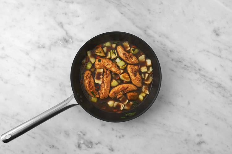 Cuire le poulet et les légumes