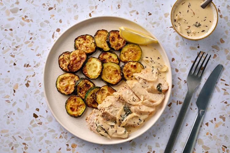Rôtir les courgettes et le poulet