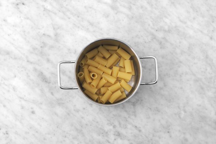 Cook rigatoni