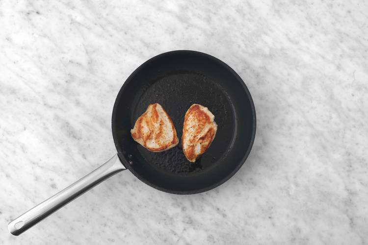 Préparer et saisir le poulet
