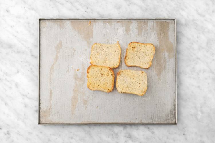 Prep spinach and make garlic toast