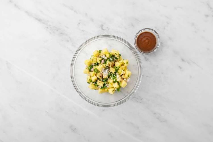 Préparer la salsa d’ananas