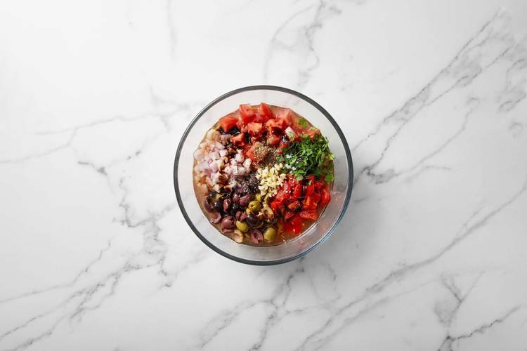 Préparer la sauce façon bruschetta