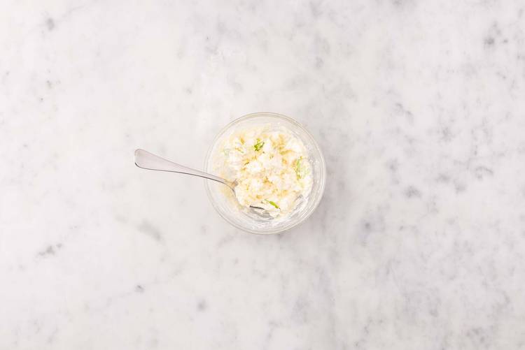 Préparer la crème à la lime