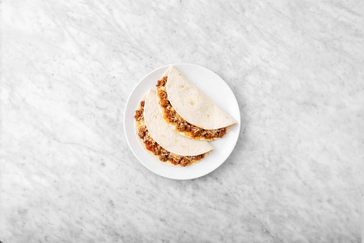Assembler les quesadillas façon pizza