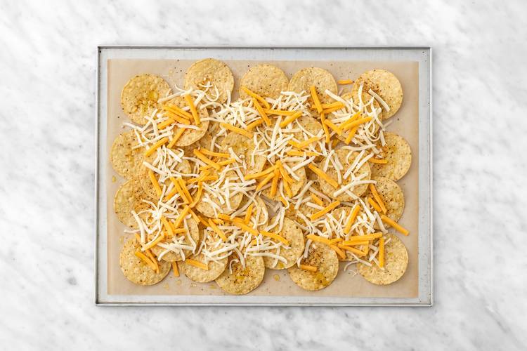 Assemble nachos