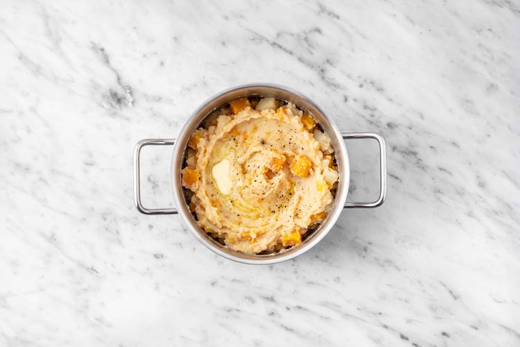 Préparer la purée de pommes de terre et de courge