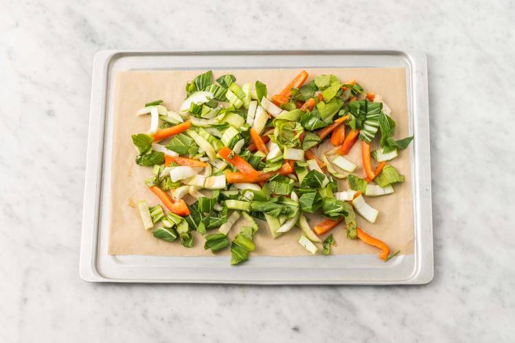 Faire rôtir le bok choy et les poivrons