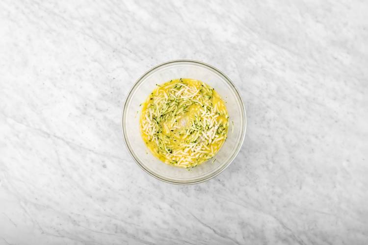 Commencer les beignets de courgettes