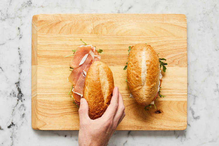 Assemble Sandos