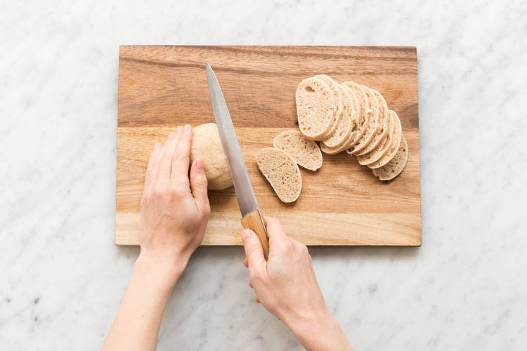 Ciabatta in scheiben schneiden