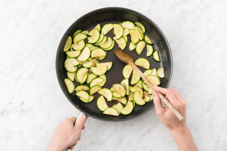 Cuire les courgettes.