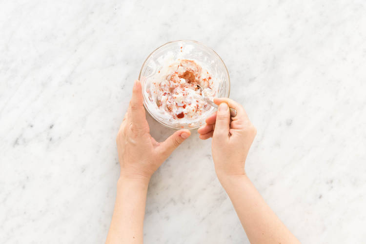 Tomaten-Feta-Dip herstellen