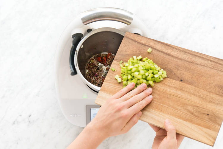 Selleriewürfel zugeben..