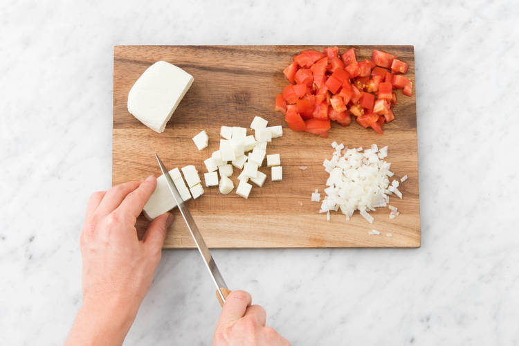 Halloumi schneiden