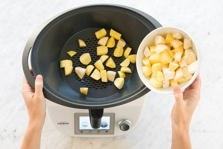 Kartoffel- und Topinamburwürfel einwiegen