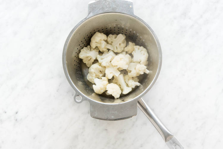 Blumenkohlröschen abtropfen lassen