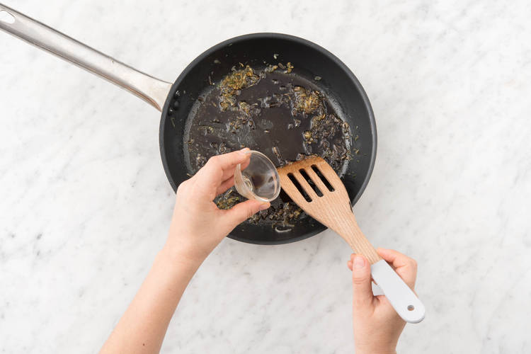 Ajouter le vinaigre balsamique