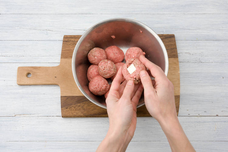 Prepare the meatballs