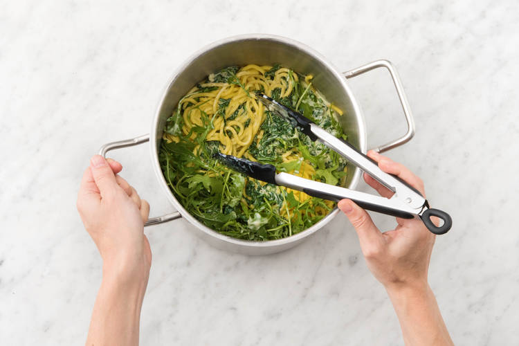 Rucola unterheben