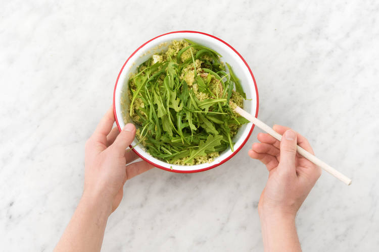 Rucola unterheben