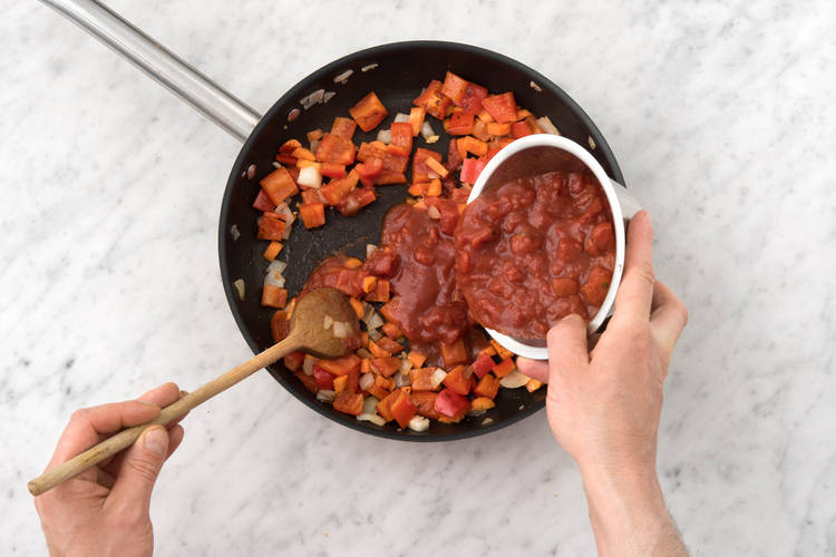 Cook bolognaise.