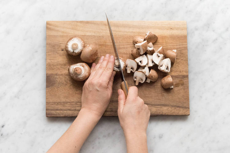 Champignons vierteln