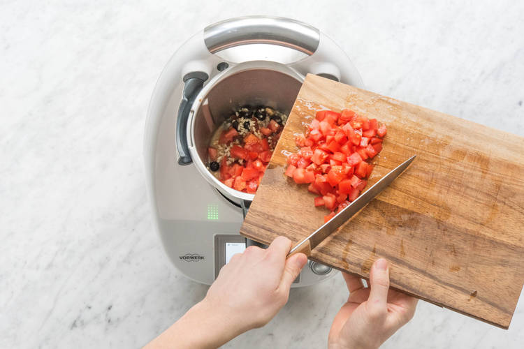 Tomatenwürfel zugeben