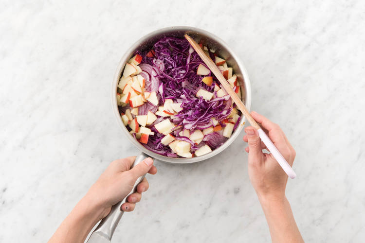 Rotkohl köcheln lassen