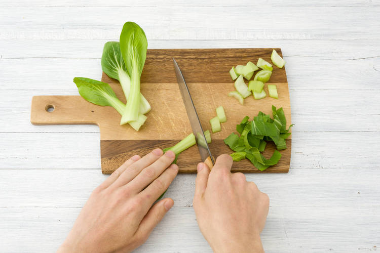 Pak Choi grob zerkleinern