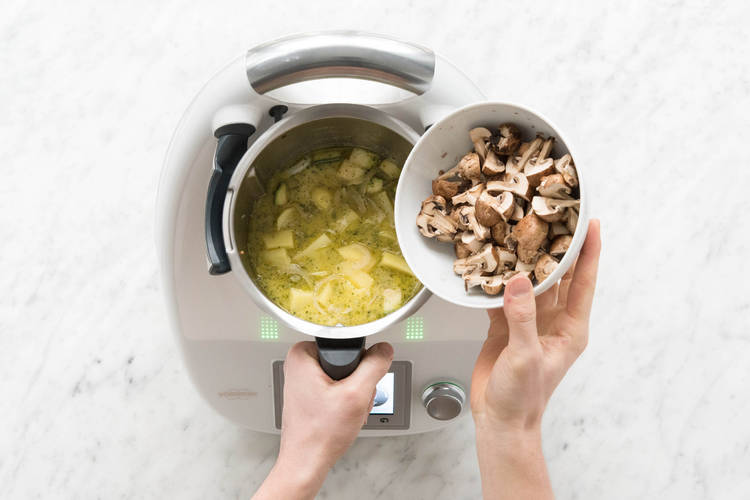 Champignons hinzugeben