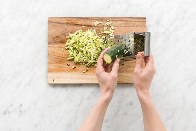 Zucchini grob reiben
