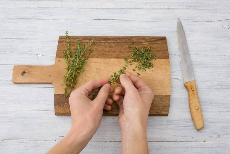 Strip 1 tsp thyme leaves
