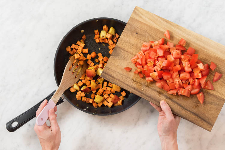 Tomatenwürfel zufügen