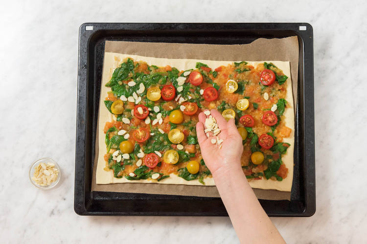 Mandelblättchen darüber verteilen