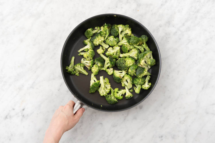 Fry the broccoli